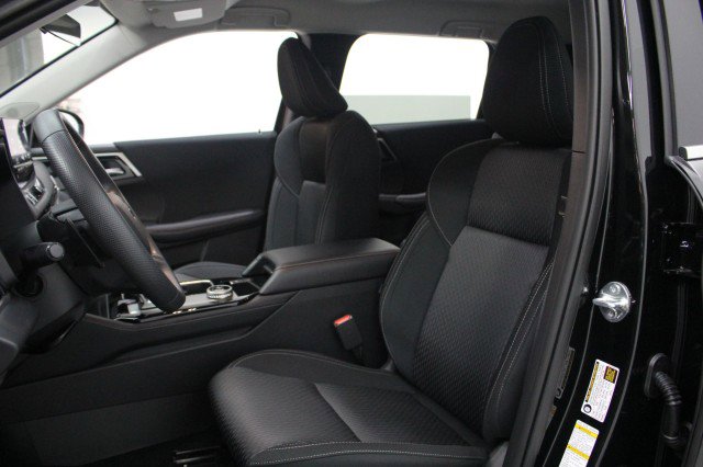 New 2026 Mitsubishi Outlander ES image 7