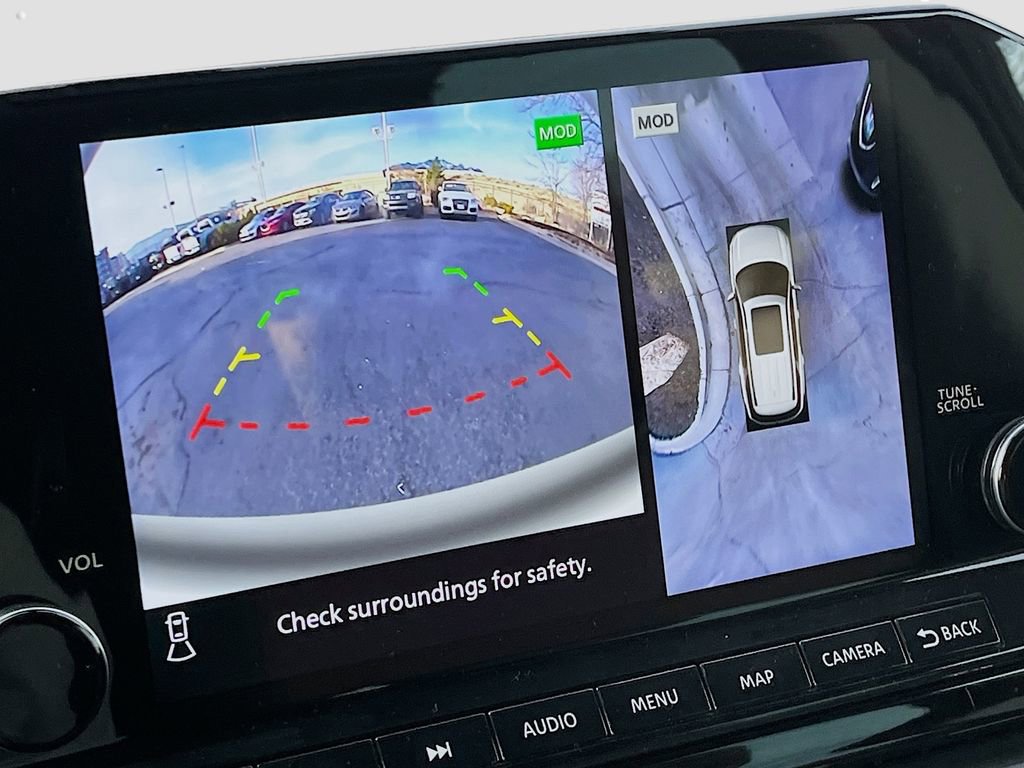 Used 2024 Nissan Pathfinder Platinum w/ Black Appearance Package image 14