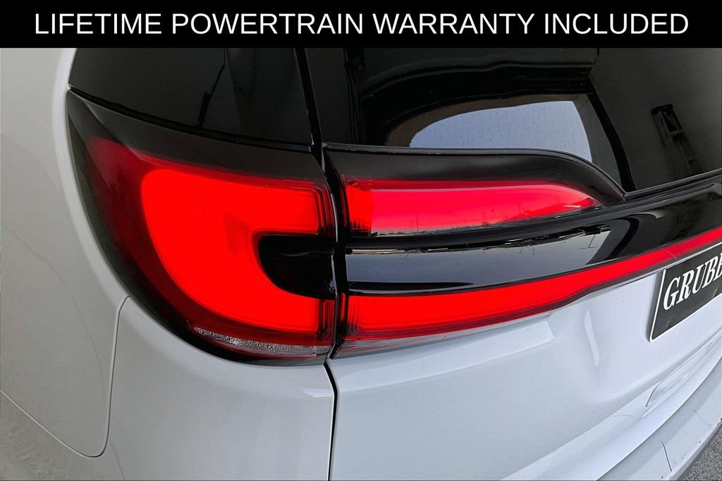 Used 2024 Chrysler Pacifica Touring-L FWD image 40