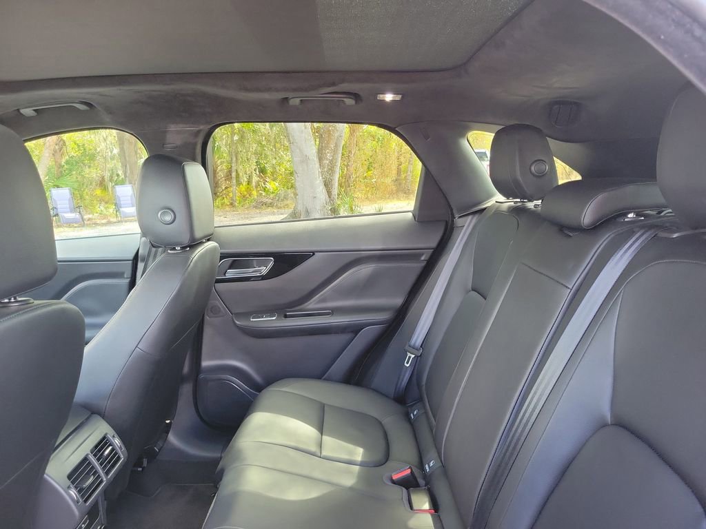 Used 2020 Jaguar F-PACE Premium image 10