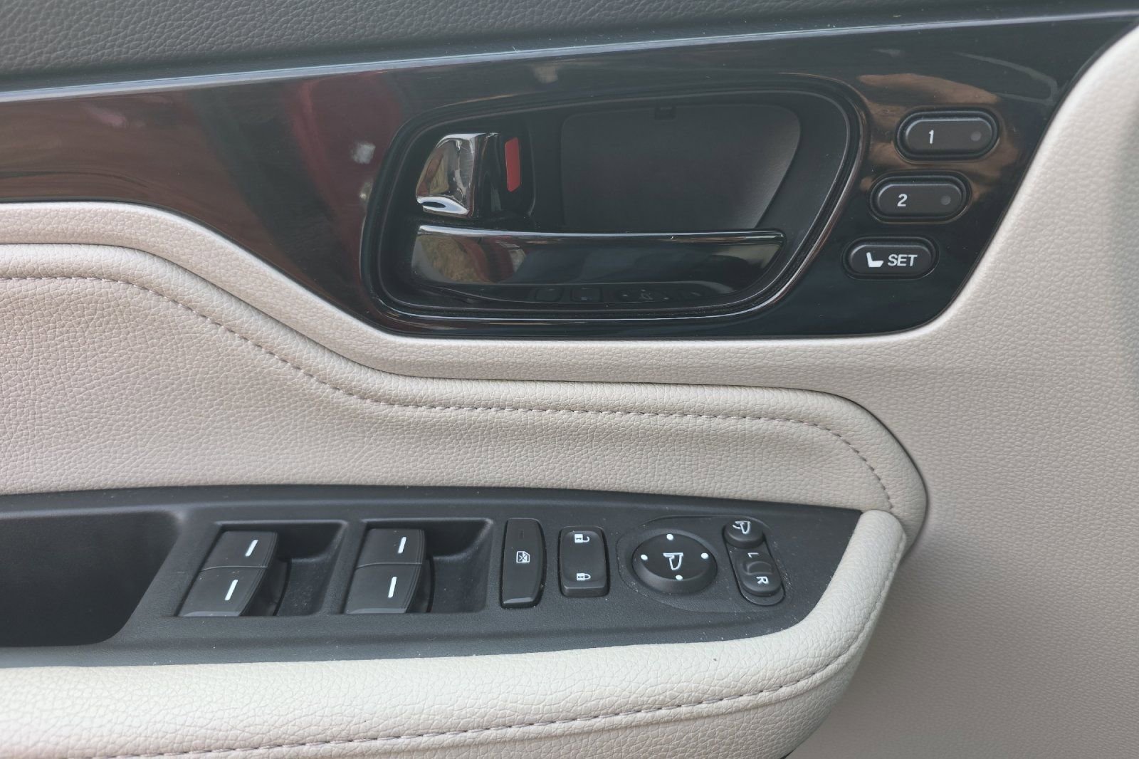 Used 2025 Honda Odyssey Elite image 11