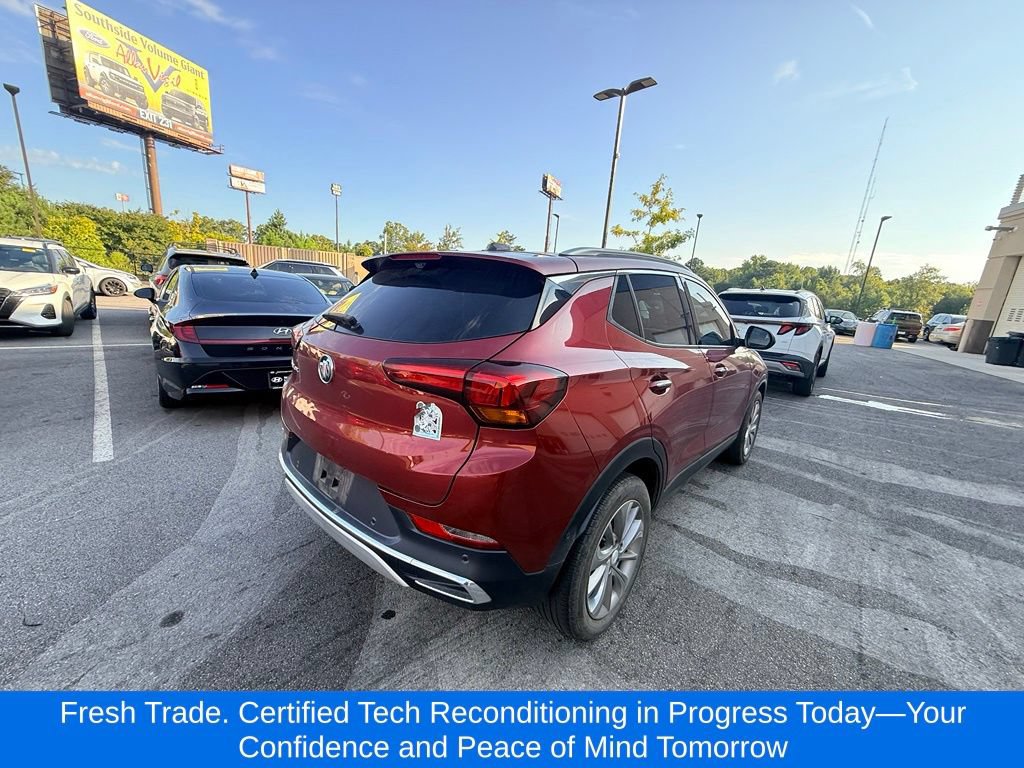 Used 2022 Buick Encore GX Essence w/ Advanced Technology Package FWD image 4