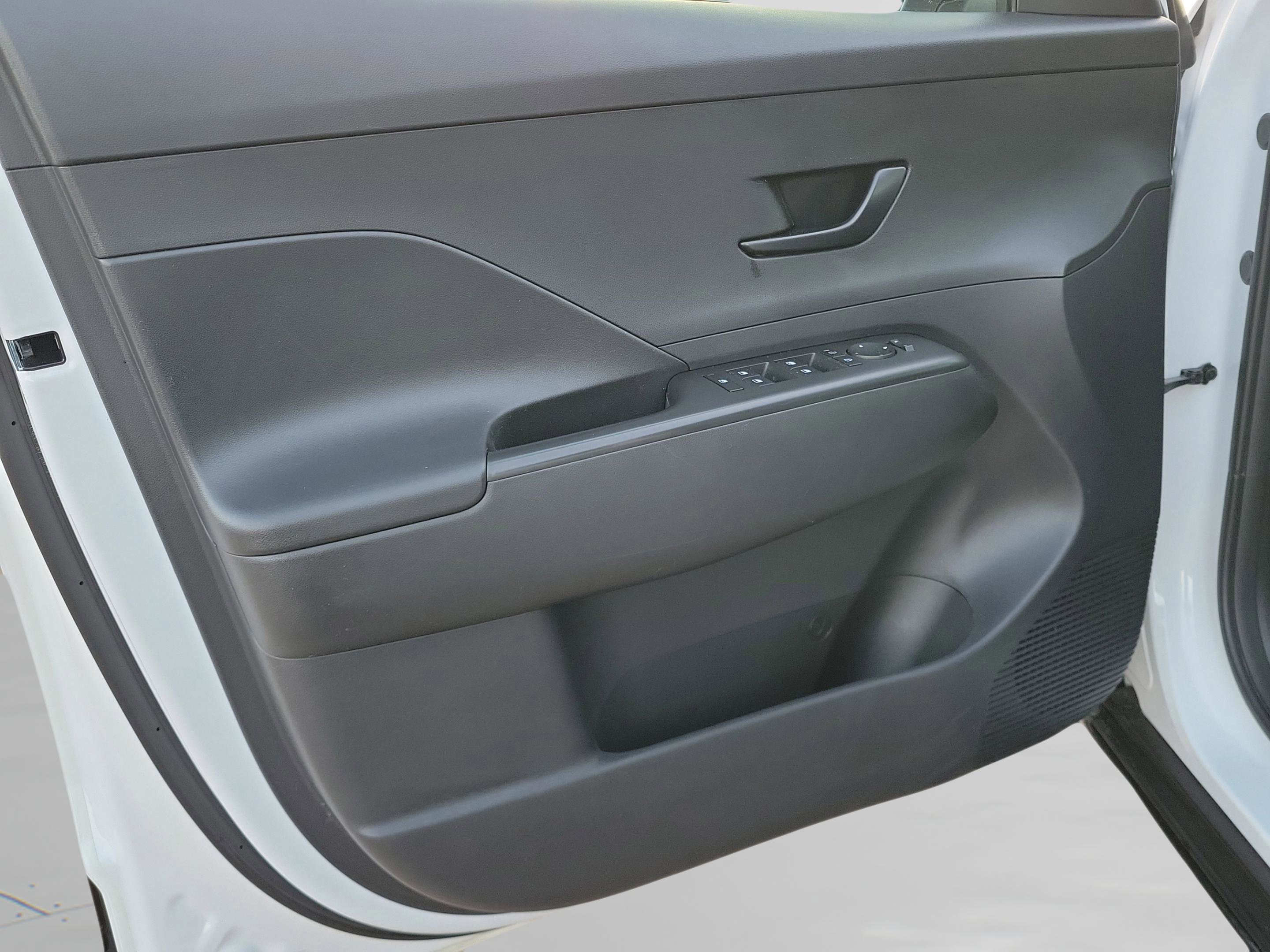 Used 2024 Hyundai Kona SEL image 17