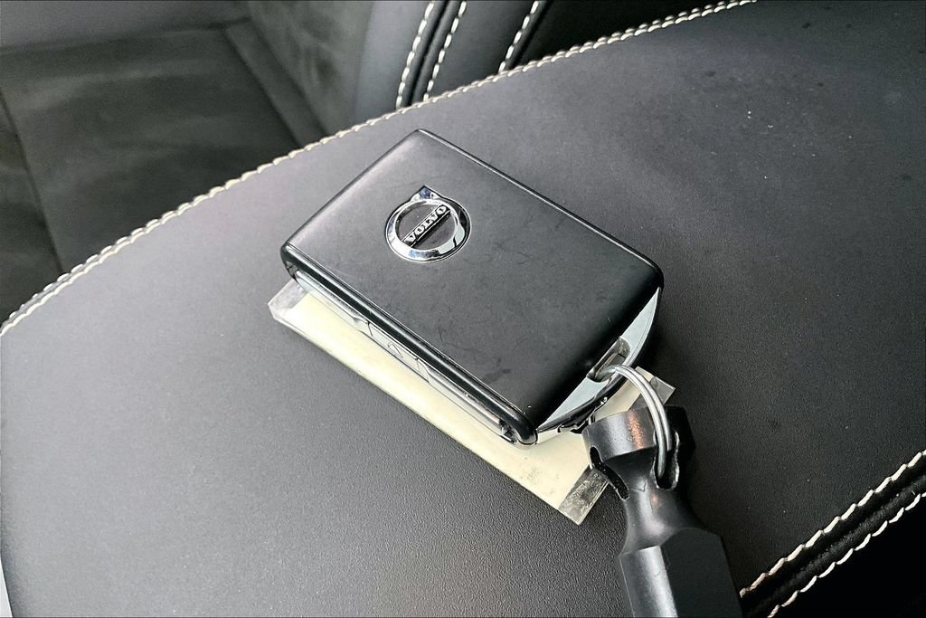 Certified 2023 Volvo XC40 Recharge Plus AWD/4WD image 12