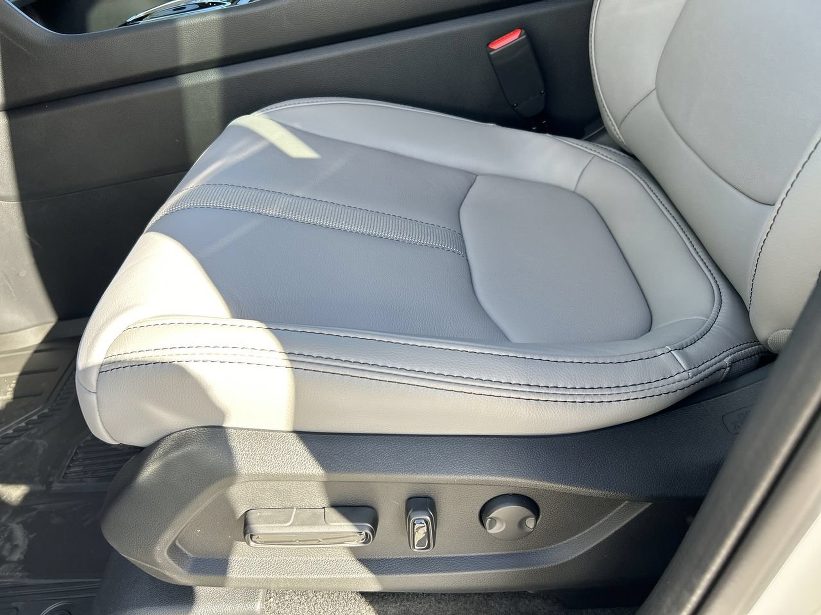 Used 2024 Honda Pilot Touring image 15