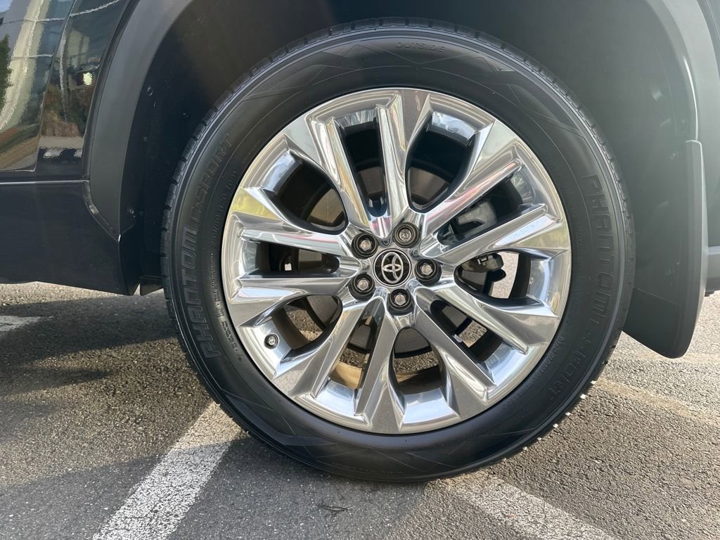 Used 2023 Toyota Highlander Limited image 29