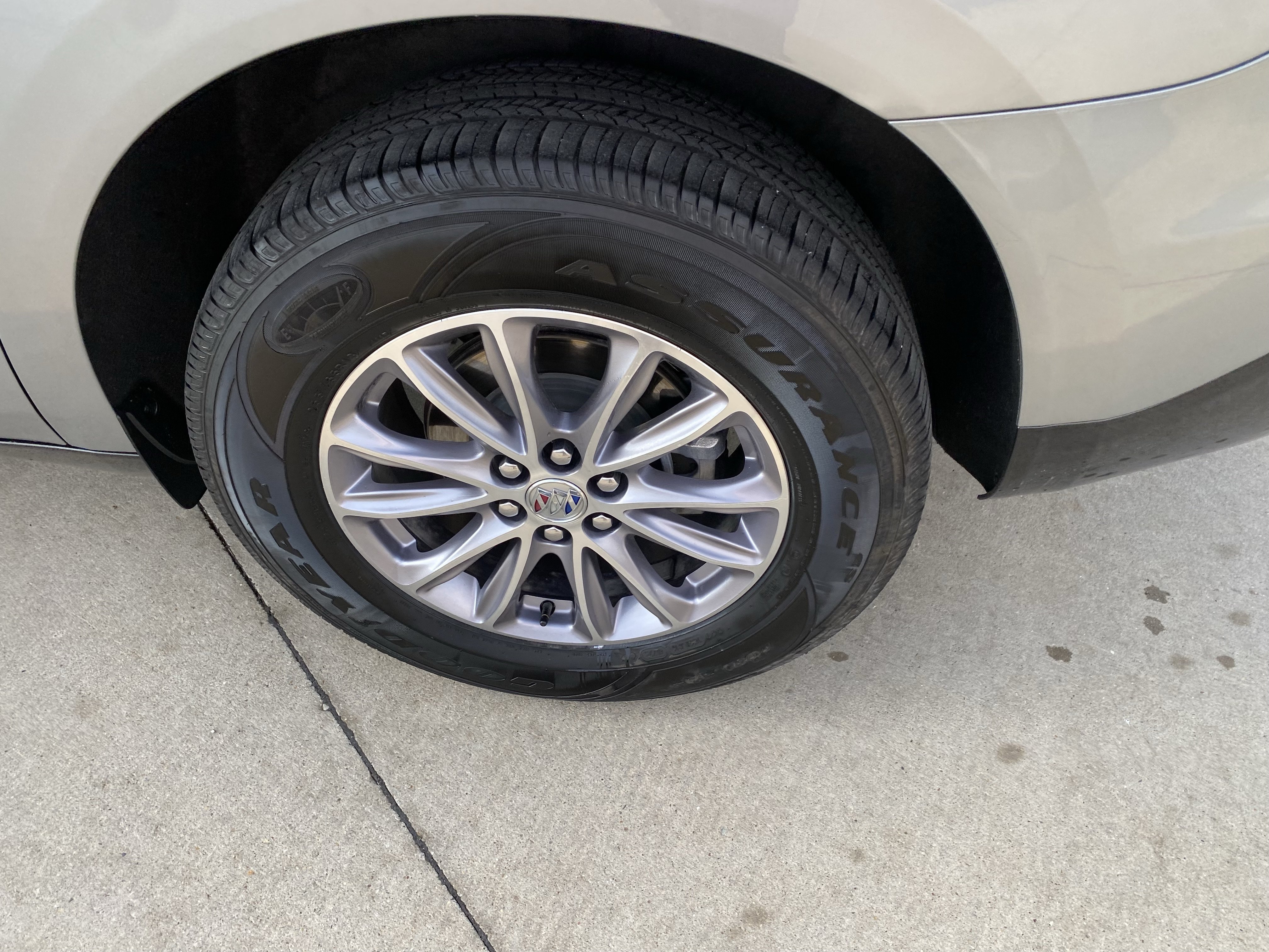 Used 2024 Buick Enclave Premium FWD image 7