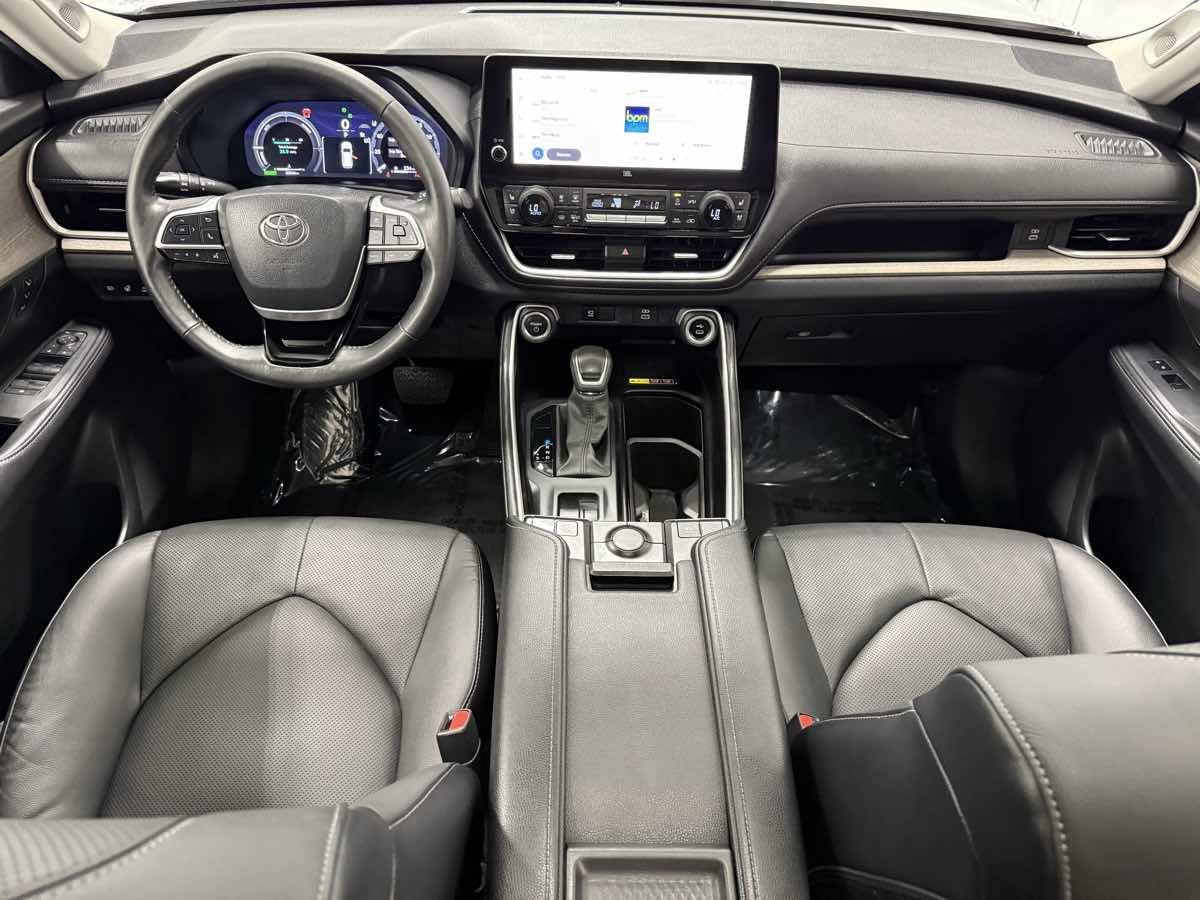 Used 2024 Toyota Grand Highlander Limited image 13