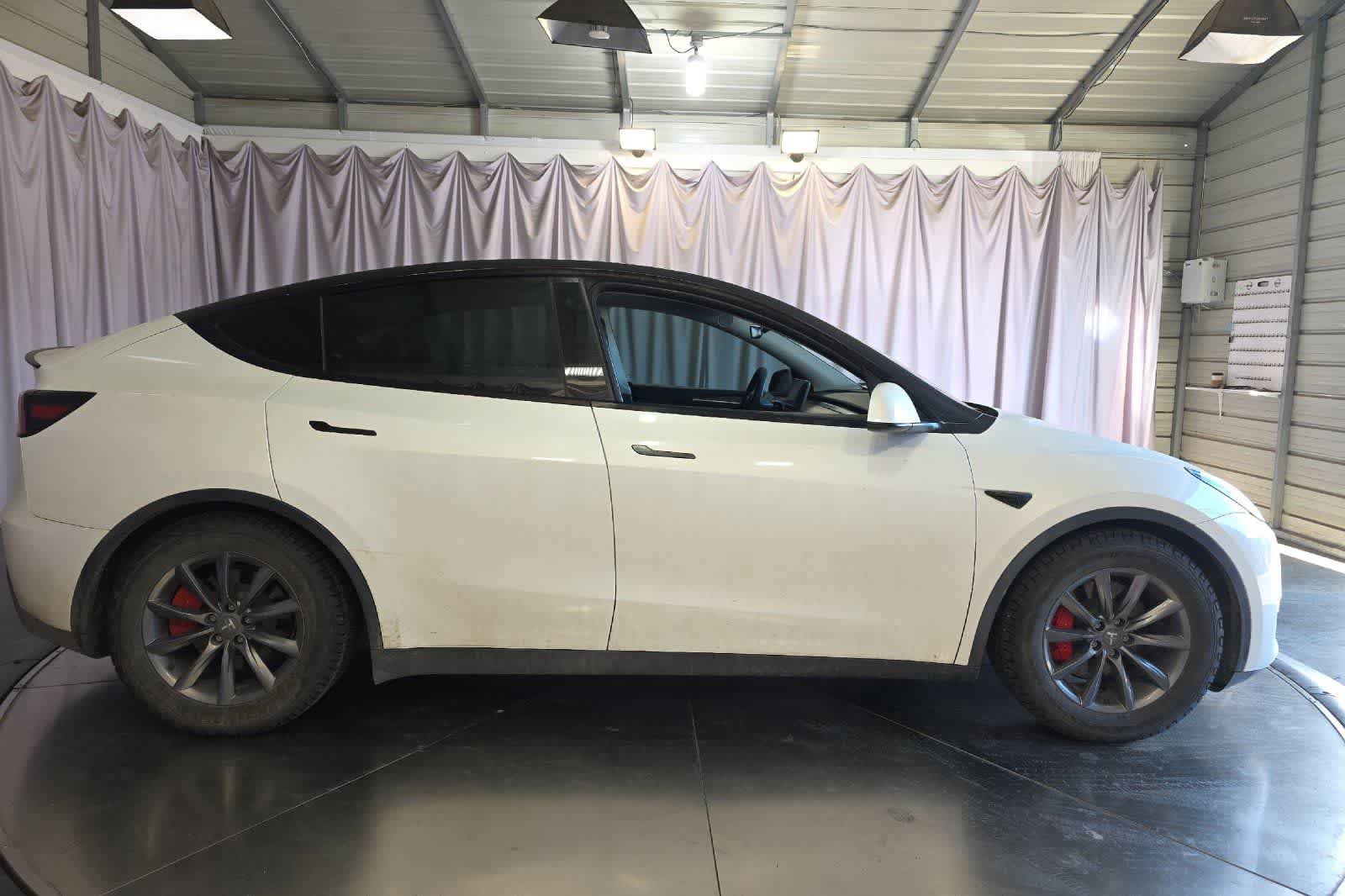 Used 2023 Tesla Model Y Performance AWD/4WD image 9