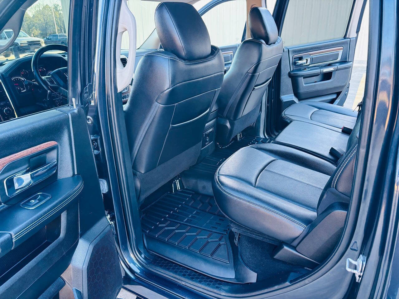 Used 2017 RAM 1500 Laramie w/ Convenience Group AWD/4WD image 52