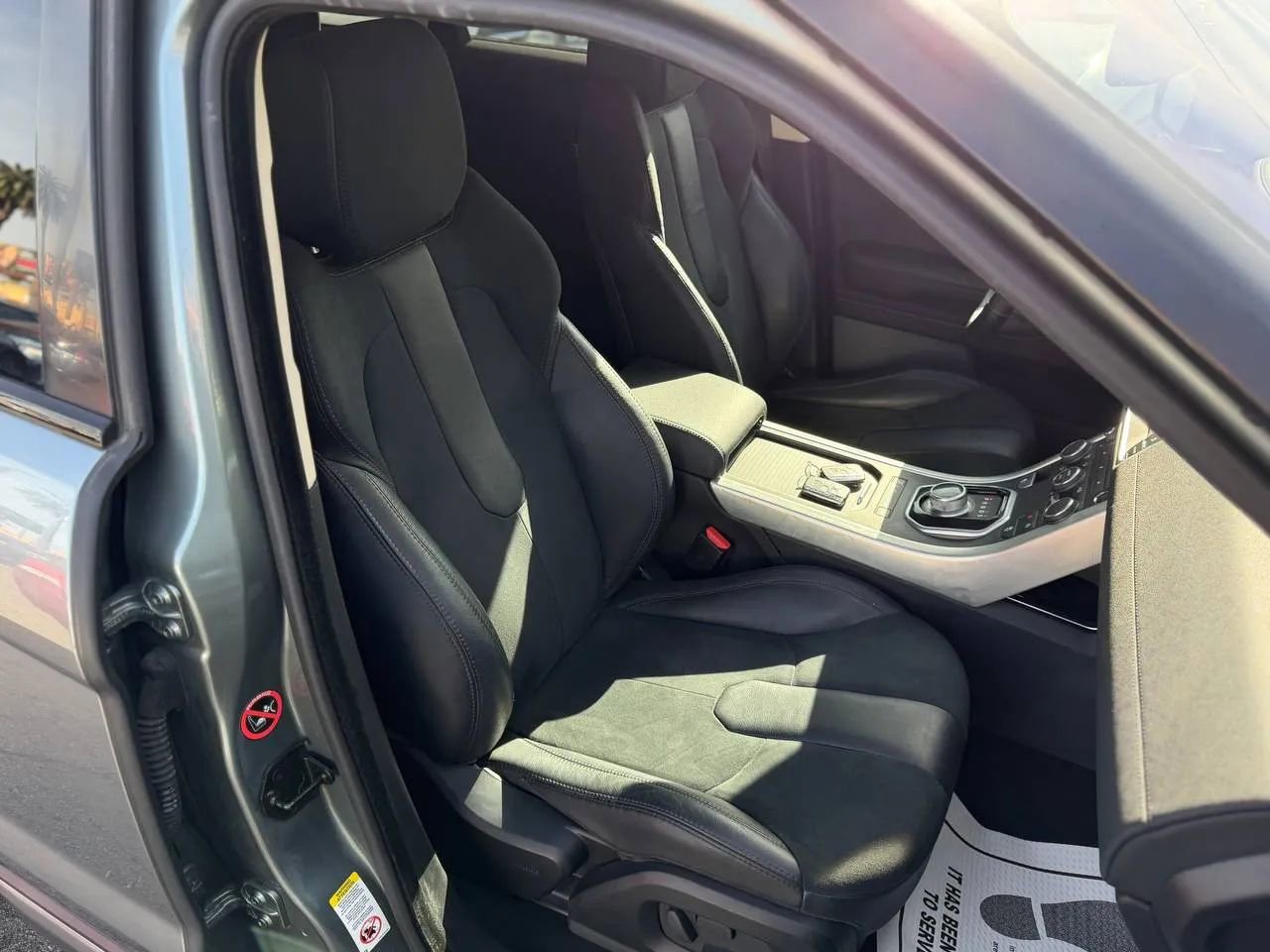 Used 2015 Land Rover Range Rover Evoque Pure image 34