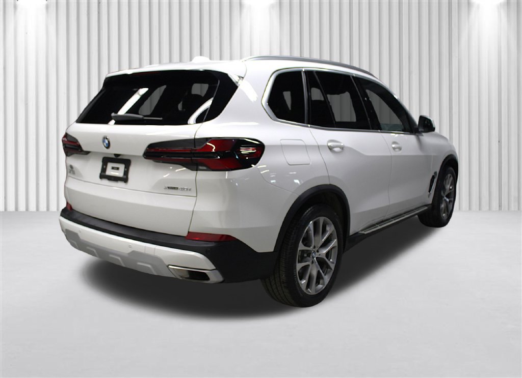 Used 2026 BMW X5 xDrive40i AWD/4WD image 3