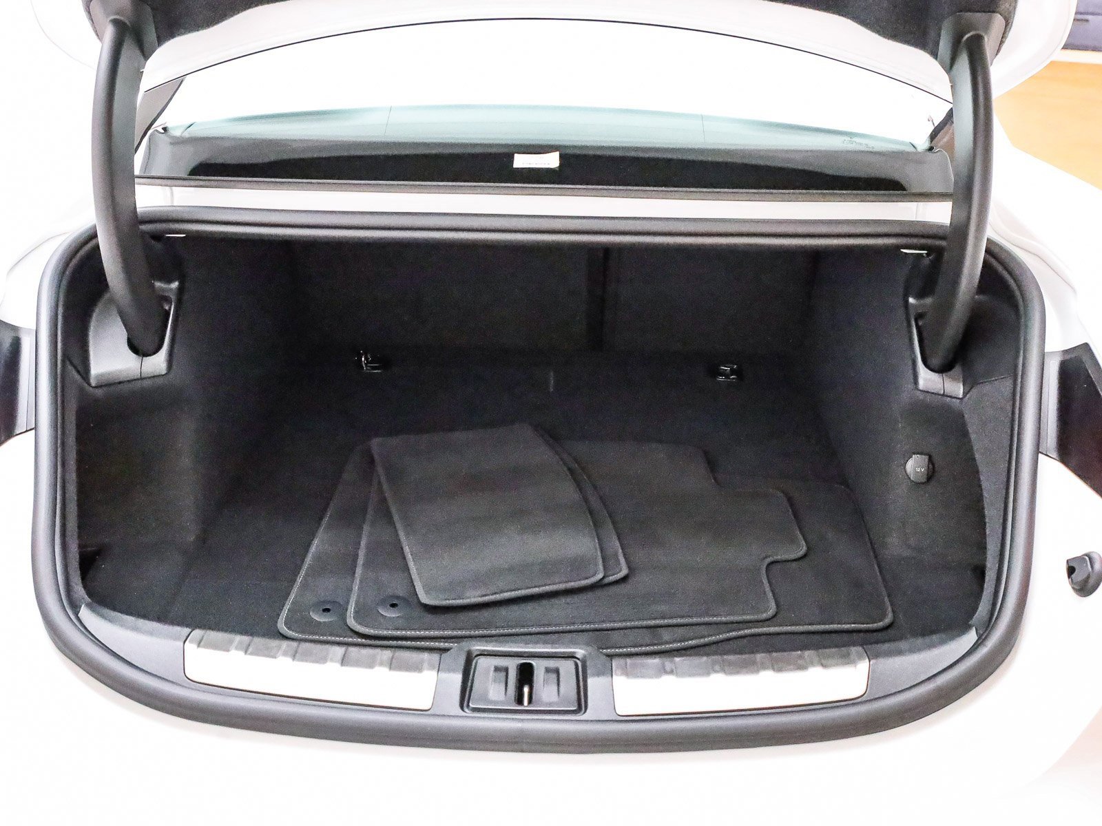 Used 2025 Porsche Taycan image 29