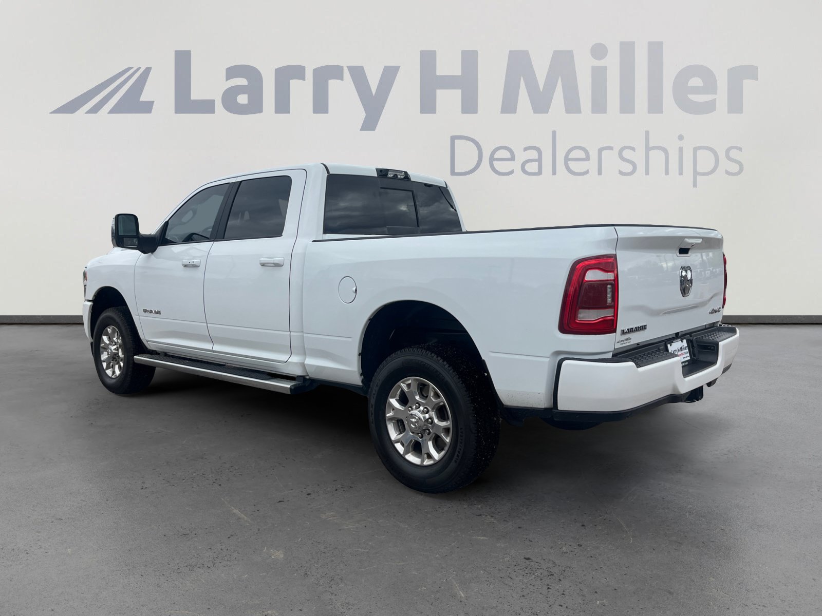Used 2024 RAM 2500 Laramie w/ Towing Technology Group AWD/4WD image 3