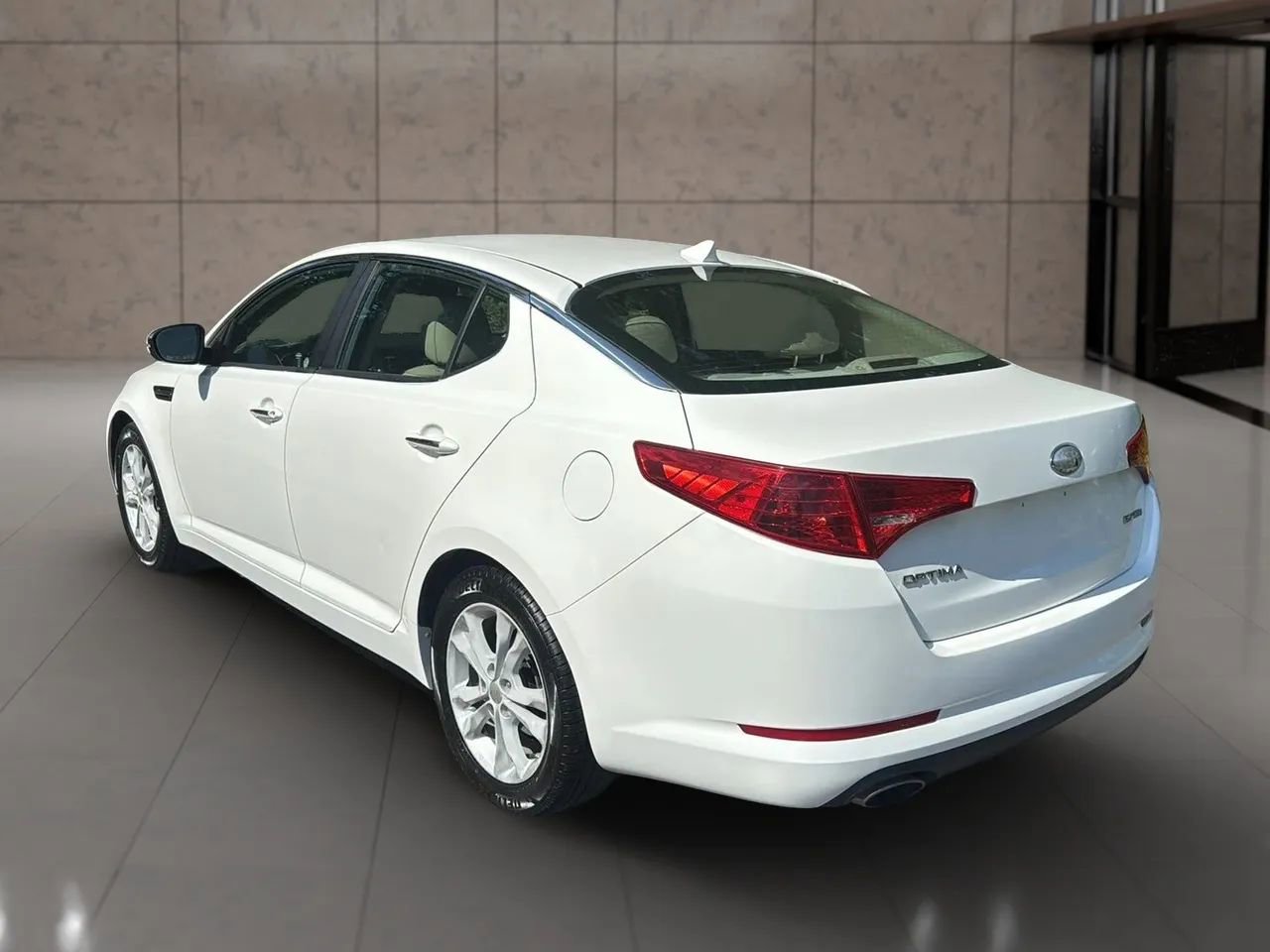 Used 2013 Kia Optima EX FWD image 4