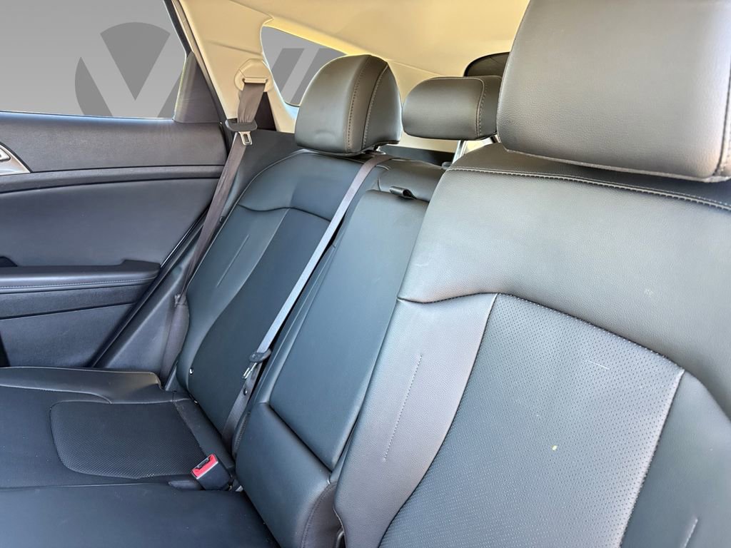 Used 2024 Kia Sportage EX image 3