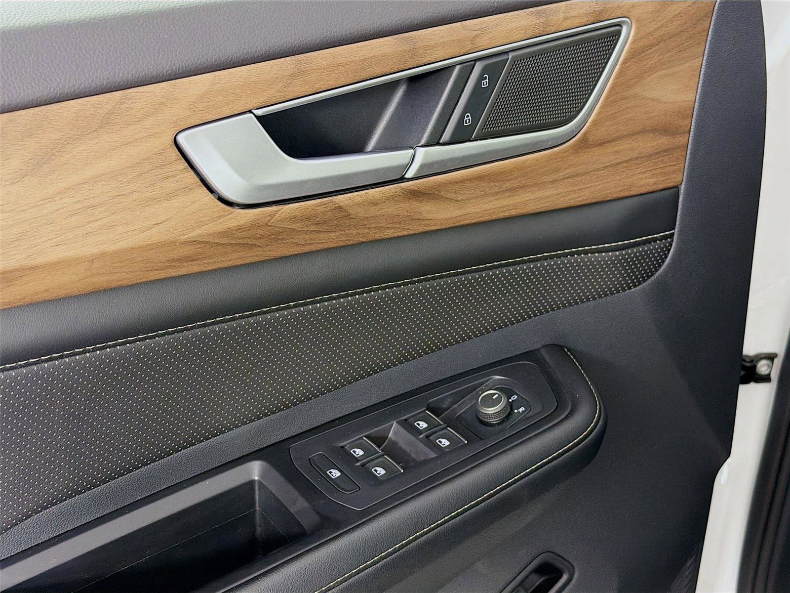 Used 2024 Volkswagen Atlas SE image 18