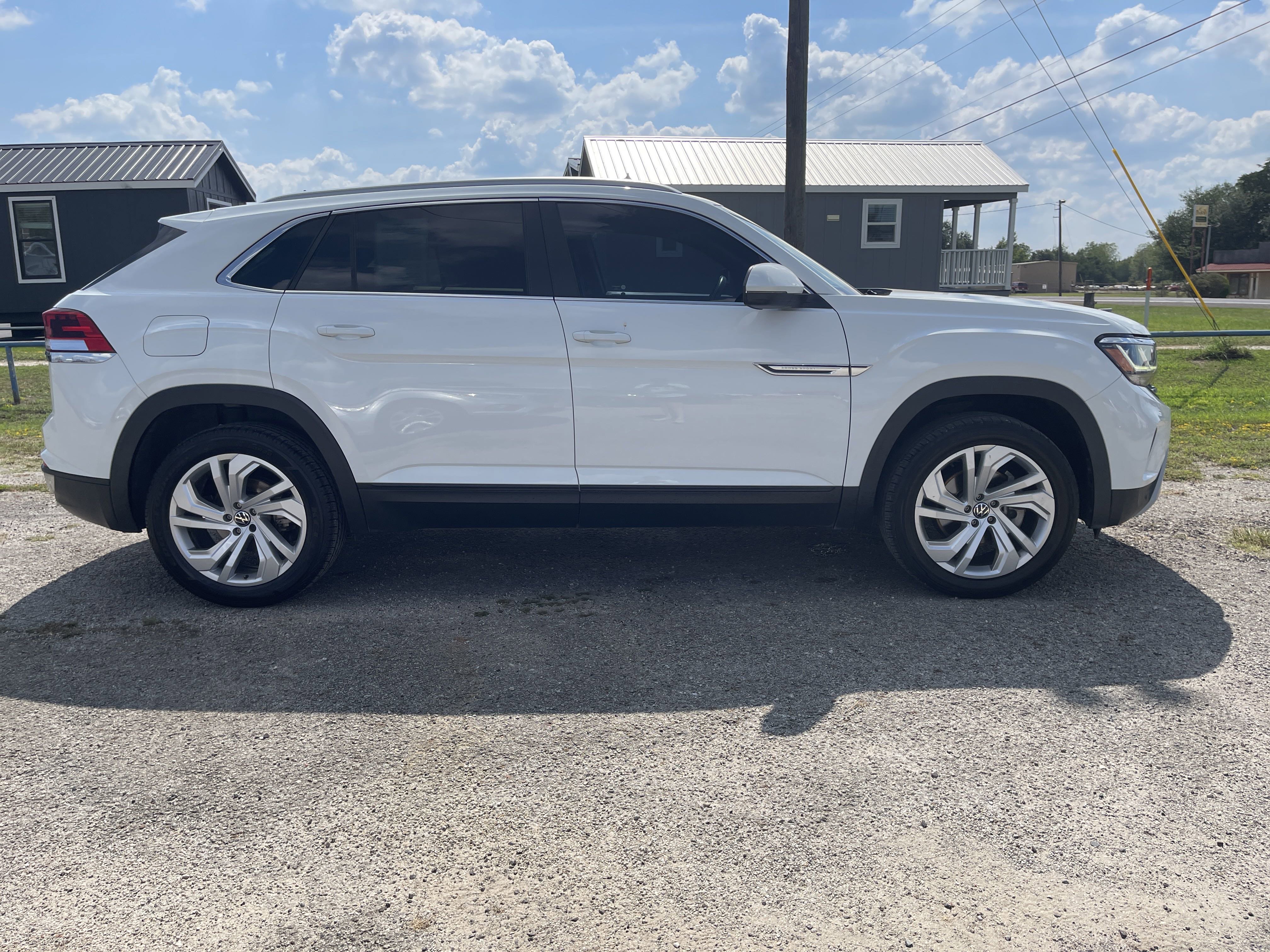 Used 2020 Volkswagen Atlas Cross Sport SEL image 3