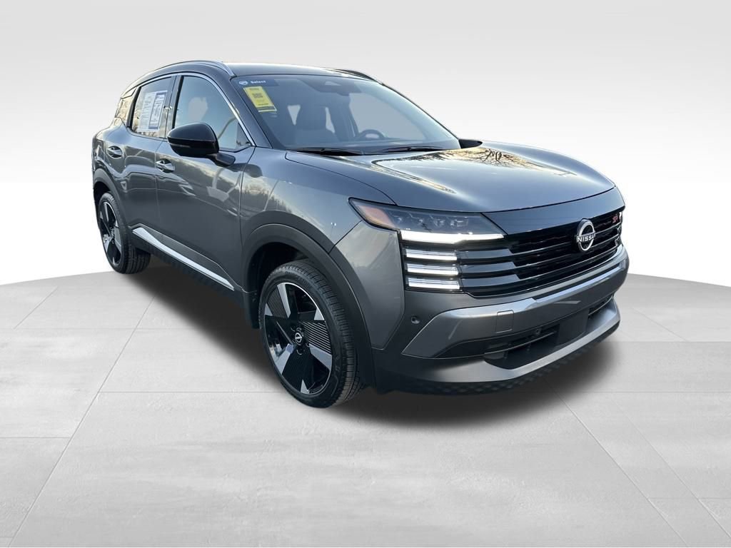 Used 2026 Nissan Kicks SR w/ Cold Weather Package image 1