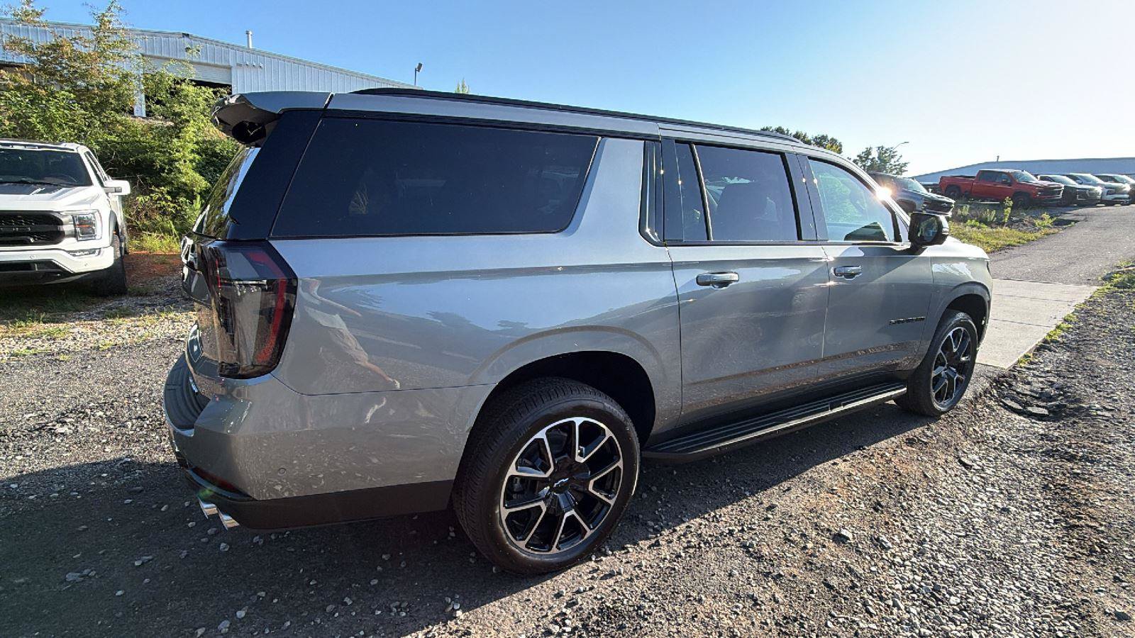 New 2026 Chevrolet Suburban RST w/ Comfort Package AWD/4WD image 7