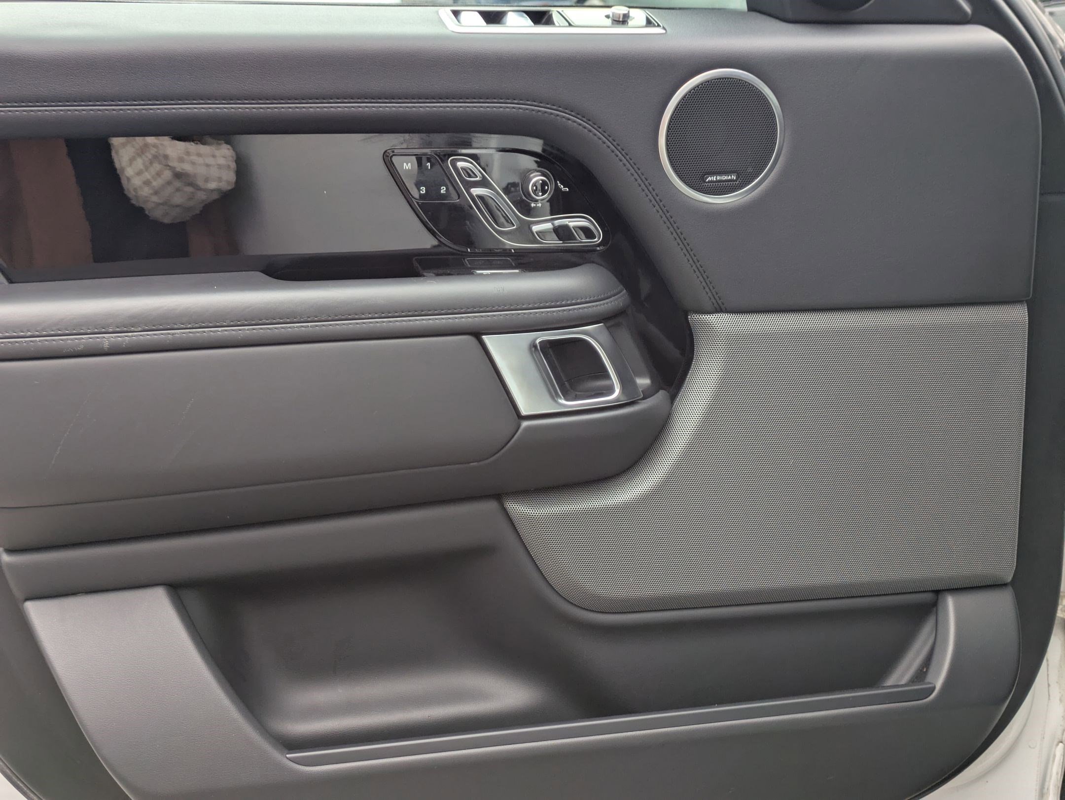 Used 2018 Land Rover Range Rover HSE image 13