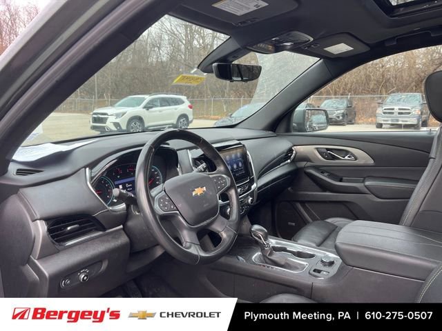 Used 2023 Chevrolet Traverse LT w/ LT Premium Package image 3
