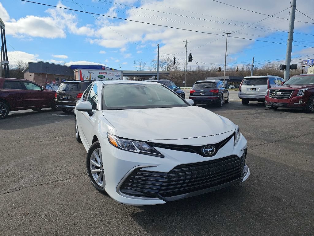 Used 2021 Toyota Camry LE FWD image 4