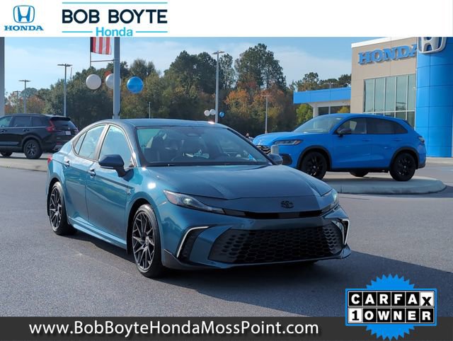 Used 2025 Toyota Camry SE image 1