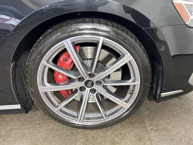 Used 2023 Audi S8 w/ S8 Comfort Plus Package AWD/4WD image 9