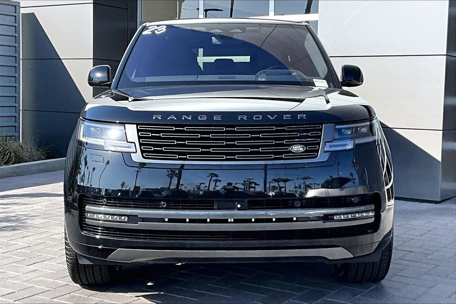 Used 2023 Land Rover Range Rover SE AWD/4WD image 2