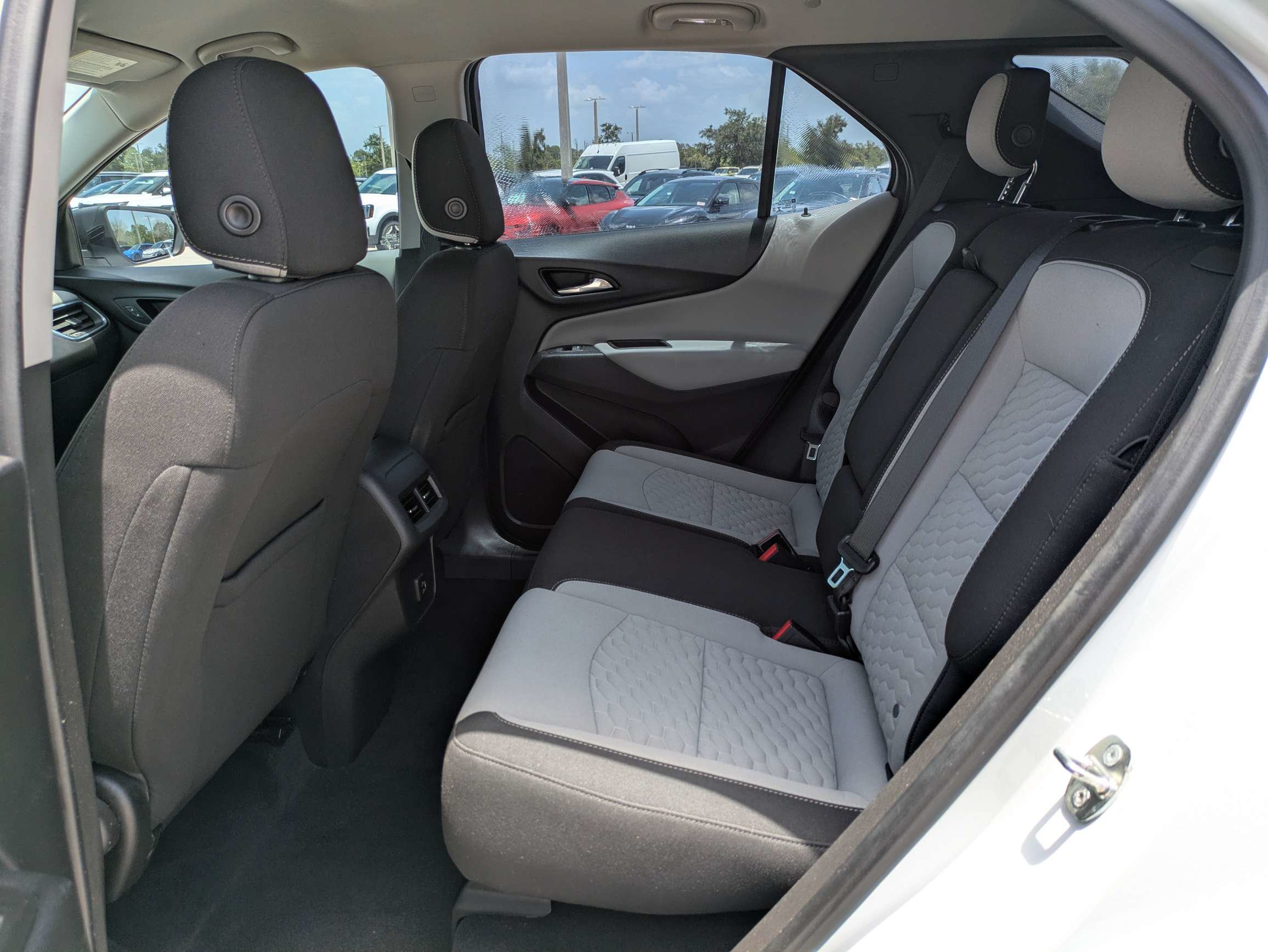 Used 2020 Chevrolet Equinox LS FWD image 15