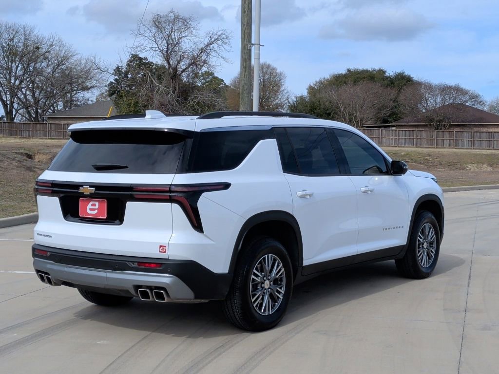 Used 2025 Chevrolet Traverse LT w/ Driver Confidence Package image 8