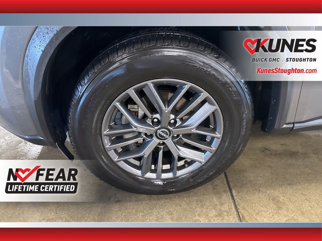 Used 2023 Nissan Rogue S image 16