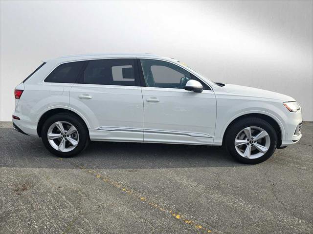 Used 2024 Audi Q7 2.0T Premium w/ Convenience Package image 2