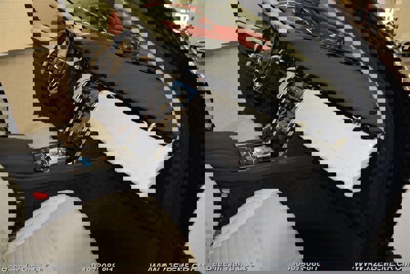 Used 2021 Land Rover Discovery Sport SE R-Dynamic image 20