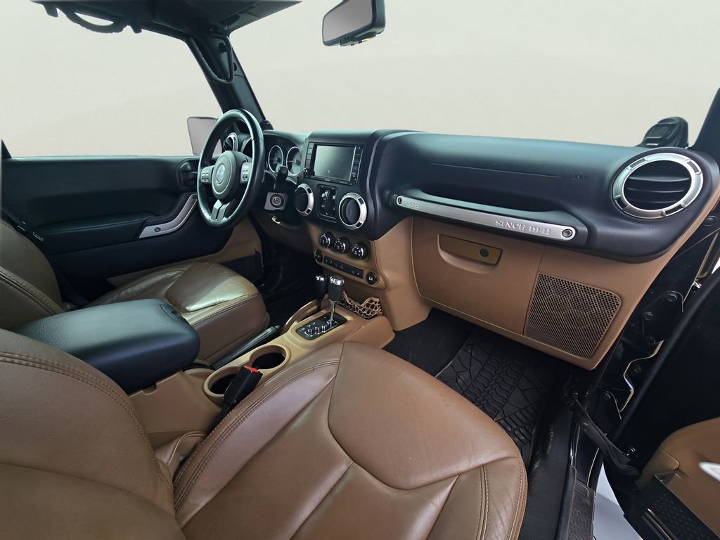 Used 2013 Jeep Wrangler Unlimited Sahara w/ Connectivity Group image 59