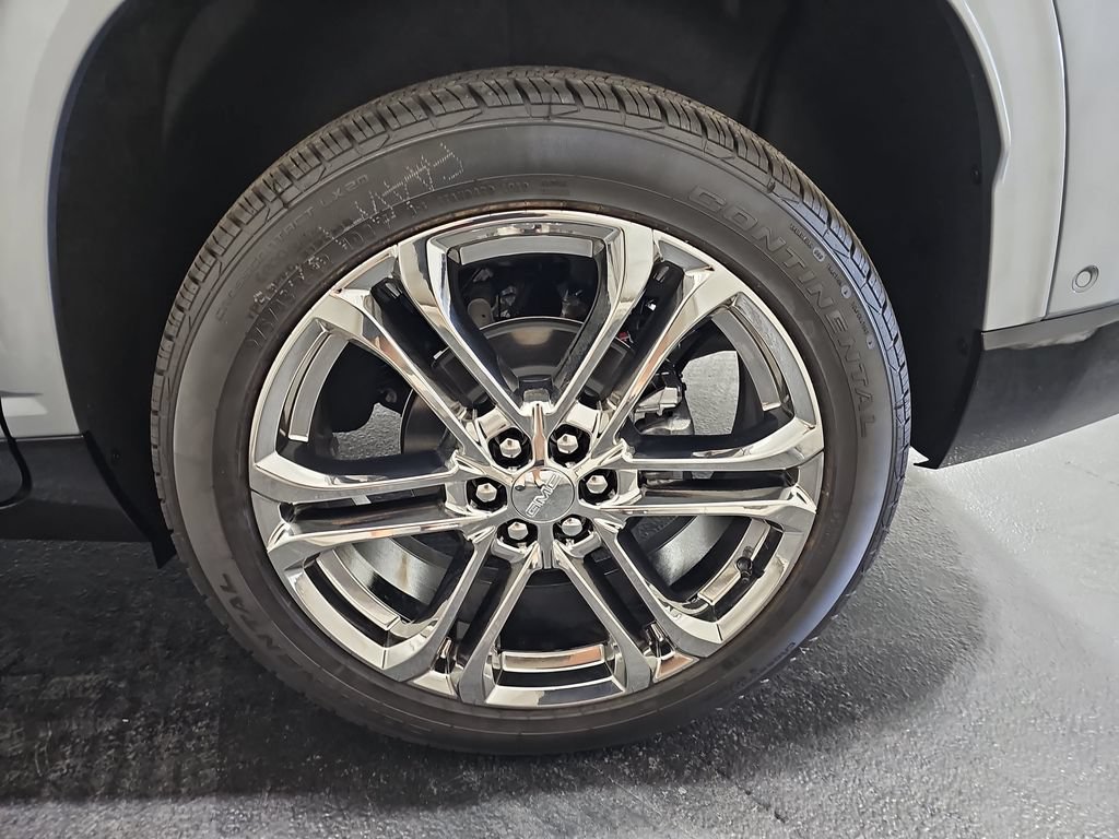New 2027 GMC Acadia Denali w/ LPO, Floor Liner Package AWD/4WD image 37