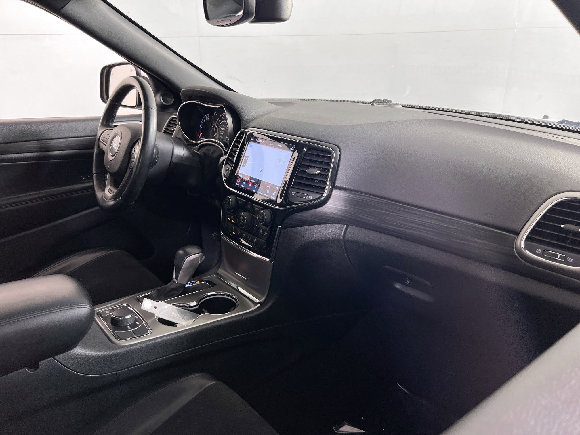 Used 2022 Jeep Grand Cherokee Laredo X image 29