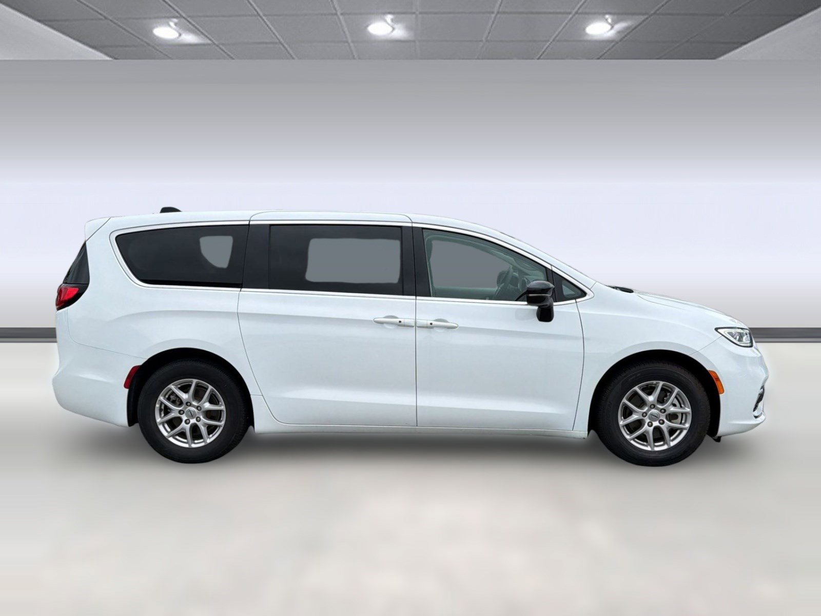 Used 2024 Chrysler Pacifica Touring-L FWD image 8