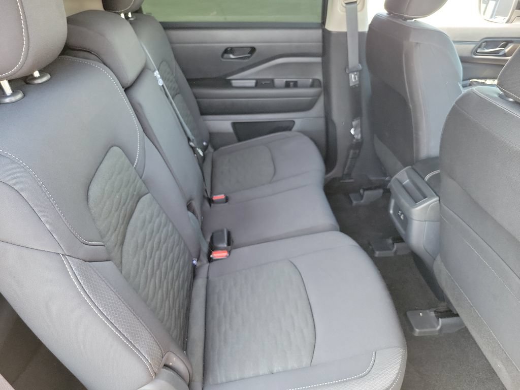 Used 2025 Nissan Pathfinder S FWD image 21