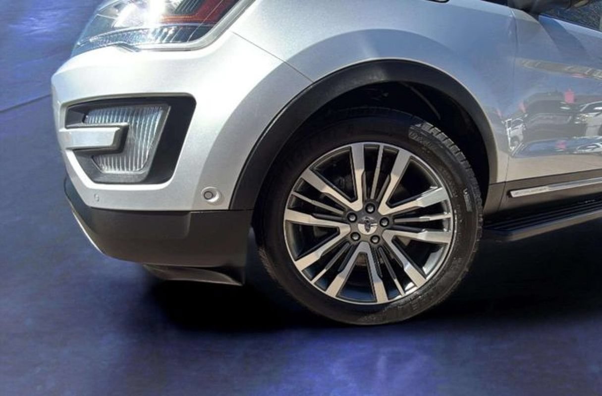 Used 2017 Ford Explorer Platinum AWD/4WD image 19