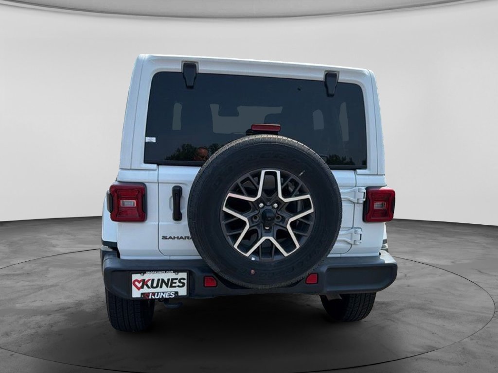 Used 2025 Jeep Wrangler Unlimited Sahara AWD/4WD image 8