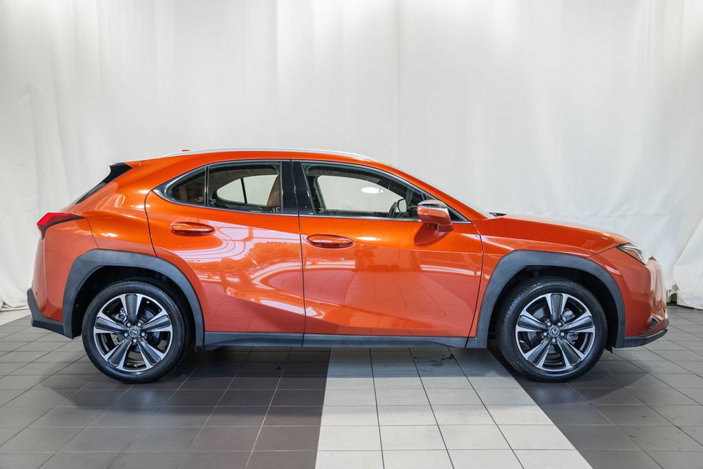 Used 2019 Lexus UX 200 w/ Premium Package FWD image 3