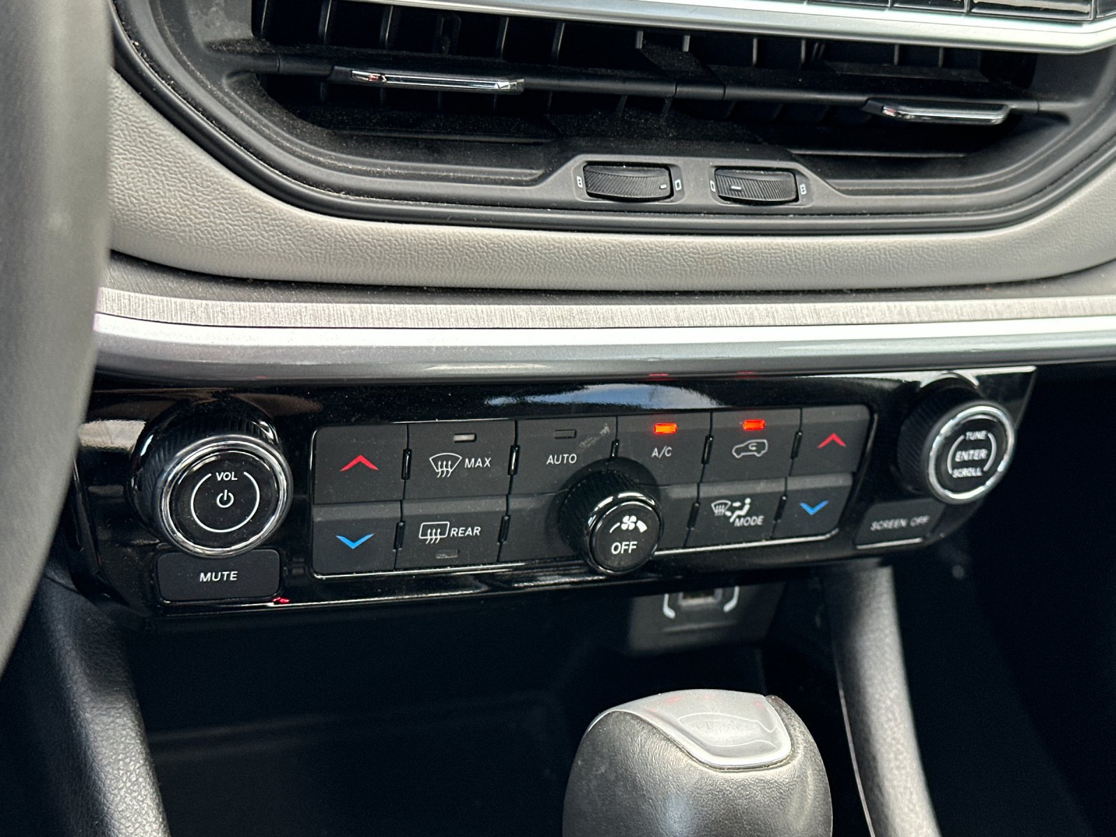 Used 2025 Jeep Compass Limited AWD/4WD image 19