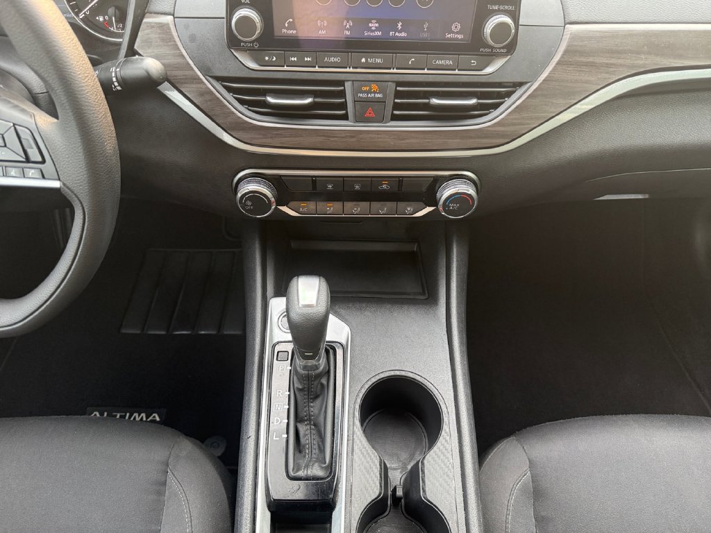 Used 2025 Nissan Altima 2.5 SV FWD image 11