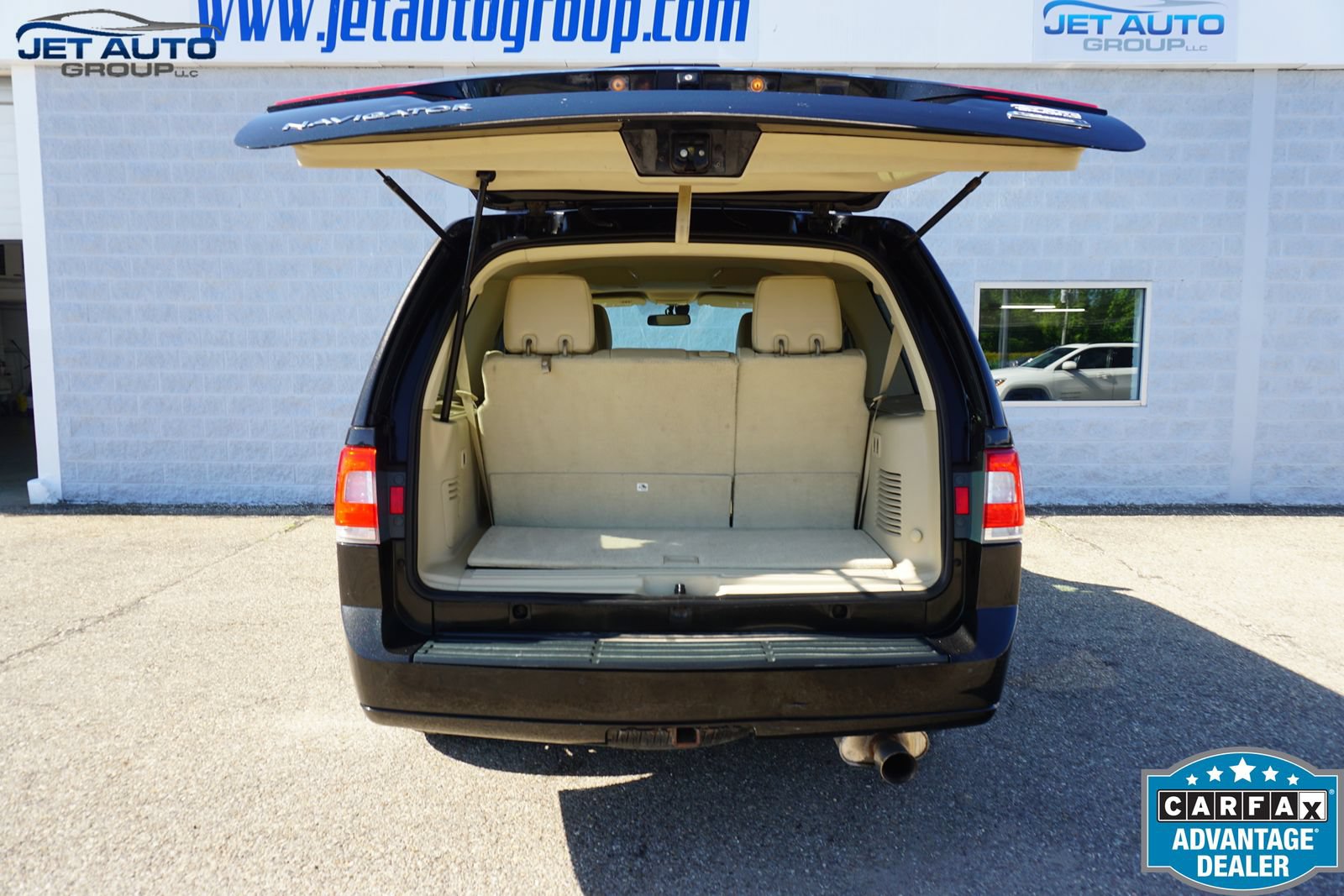 Used 2015 Lincoln Navigator 4WD w/ Equipment Group 101A Reserve image 16