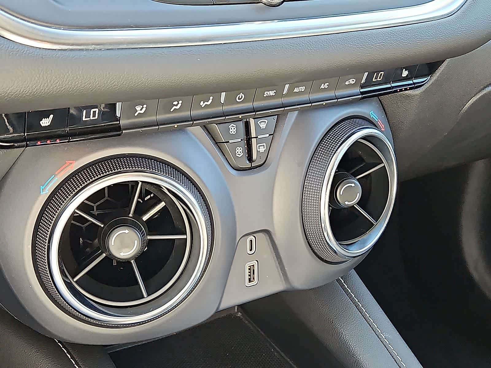 Used 2025 Chevrolet Blazer LT FWD image 23