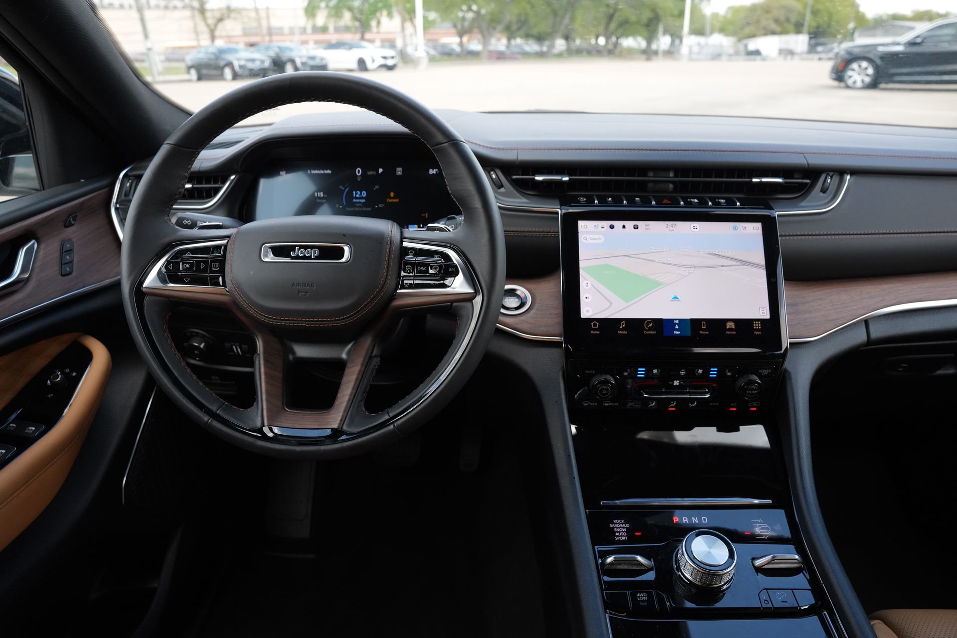 Used 2025 Jeep Grand Cherokee Summit AWD/4WD image 9