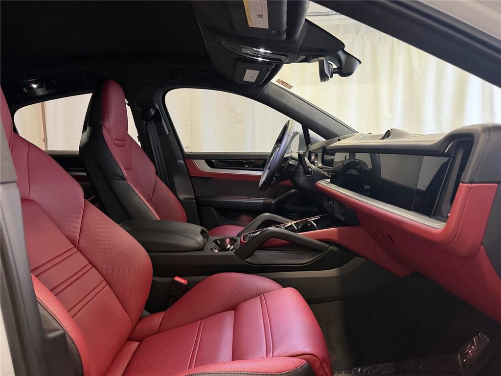Certified 2025 Porsche Cayenne GTS AWD/4WD image 15