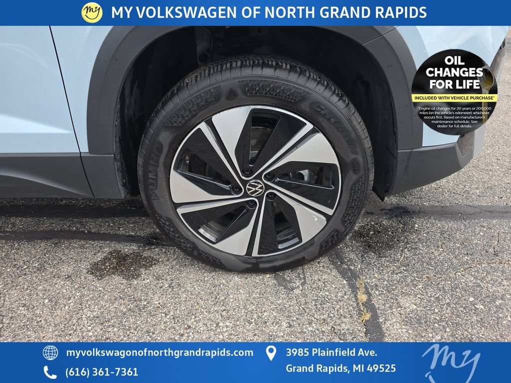 Used 2025 Volkswagen Taos SE w/ Panoramic Sunroof Package AWD/4WD image 34